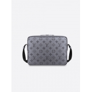 Сумка-мессенджер Louis Vuitton OUTDOOR